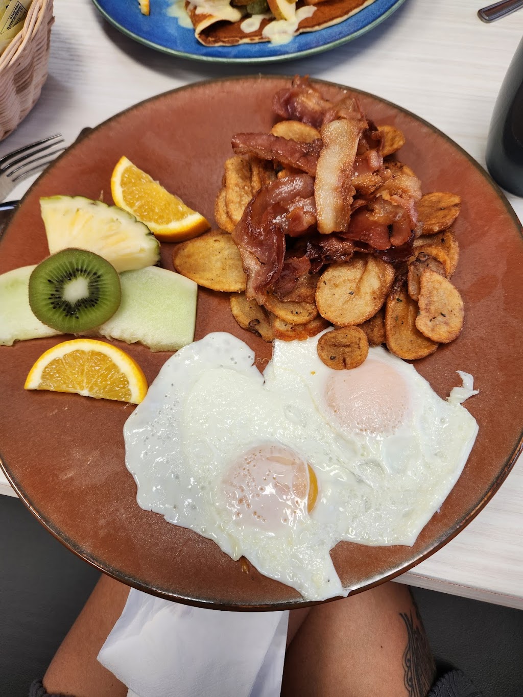 Salut Québec | 16 Bd Sir-Wilfrid-Laurier, Beloeil, QC J3G 4E8, Canada | Phone: (450) 467-4545