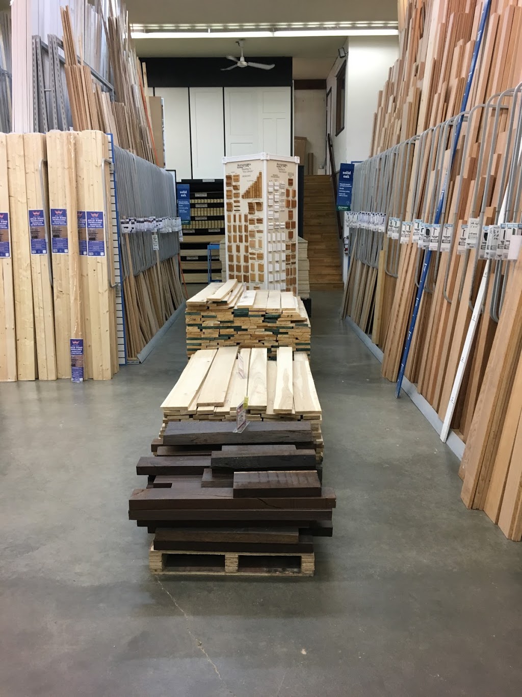 Windsor Plywood Penticton | 174 Industrial Pl, Penticton, BC V2A 7C8, Canada | Phone: (250) 492-8646