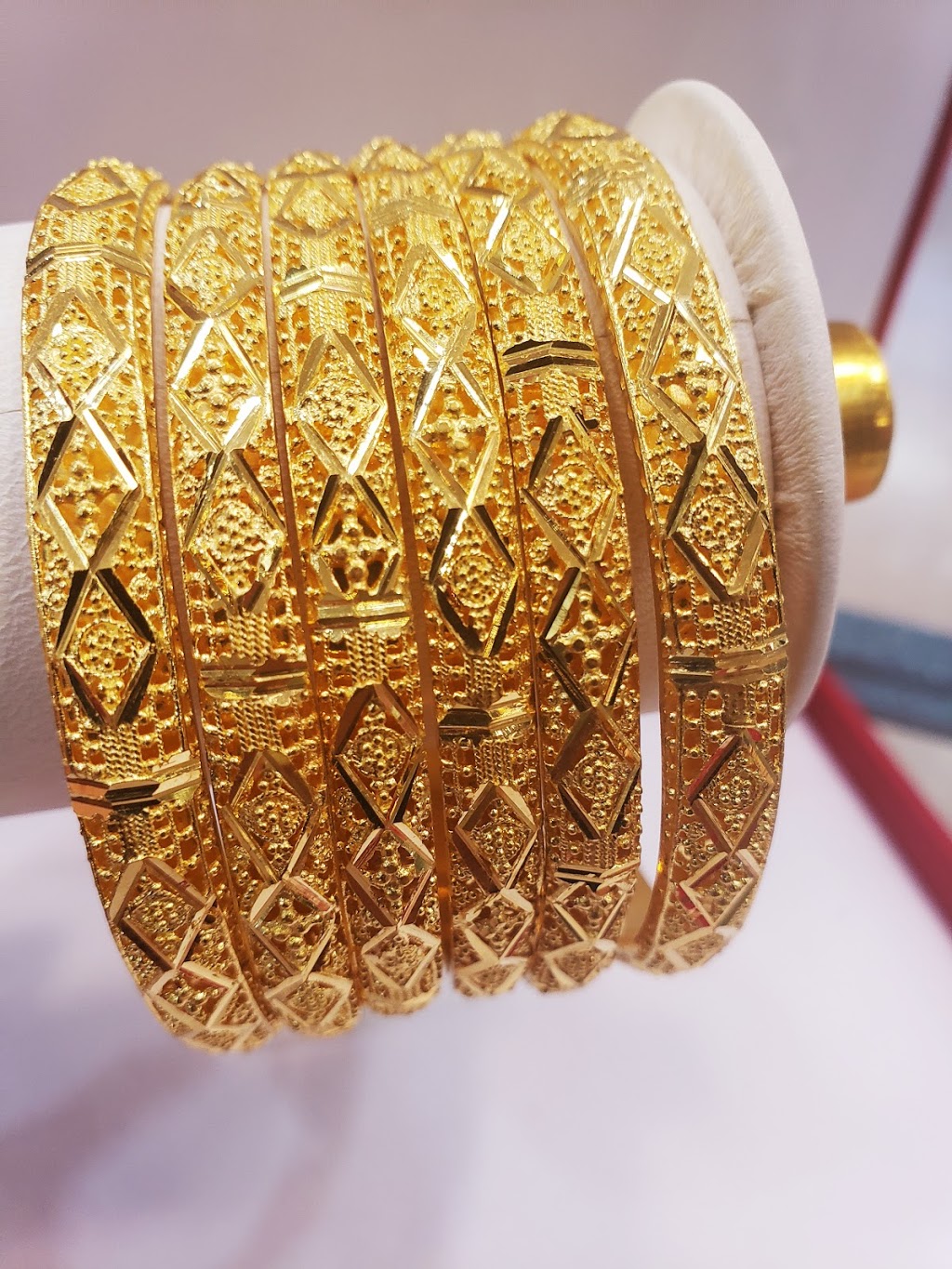 Kanagaambikai Gold House | 3160 Eglinton Ave E, Scarborough, ON M1J 2H4, Canada | Phone: (416) 269-7197