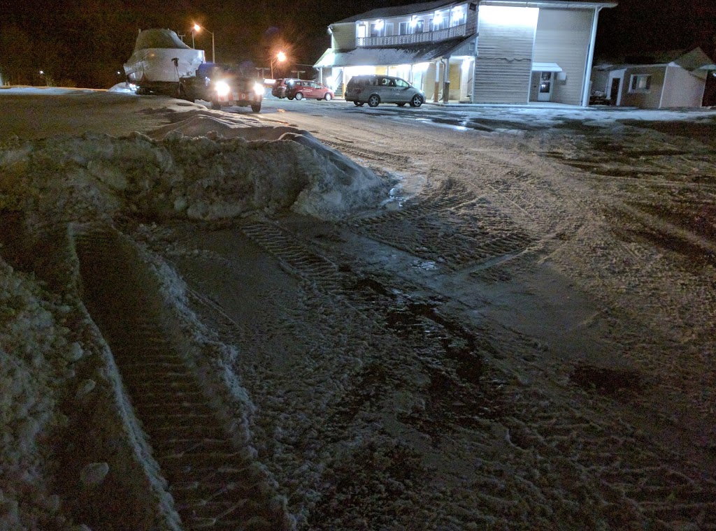 Aquarius Motel | 17518 ON-7, Perth, ON K7H 2S1, Canada | Phone: (613) 267-4261