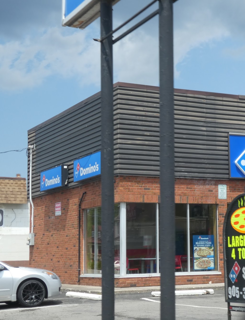 Dominos | 5713 Ferry St, Niagara Falls, ON L2G 1S5, Canada | Phone: (905) 374-4334