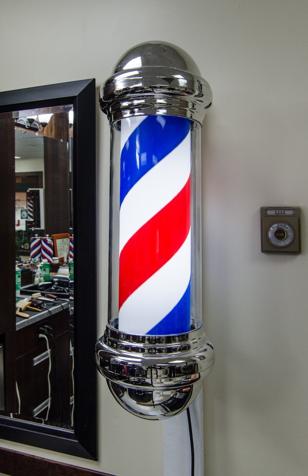 Burts Barbershop | 230 Menzies St #13, Victoria, BC V8V 2G7, Canada | Phone: (250) 384-1712