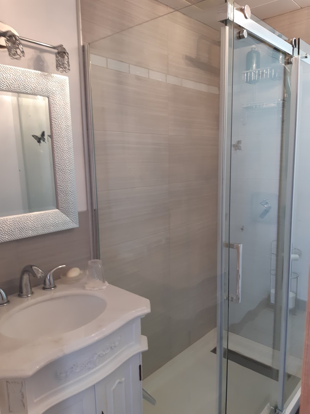 Maison des Lilas | 615 Rue St Raphaël, La Malbaie, QC G5A 2N1, Canada | Phone: (418) 665-9856