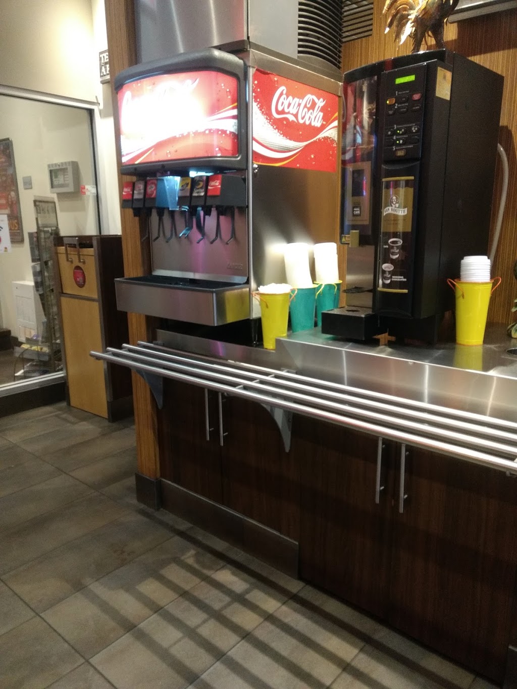St-Hubert Express | 1616 Rue du Sud, Cowansville, QC J2K 3J8, Canada | Phone: (450) 263-2323