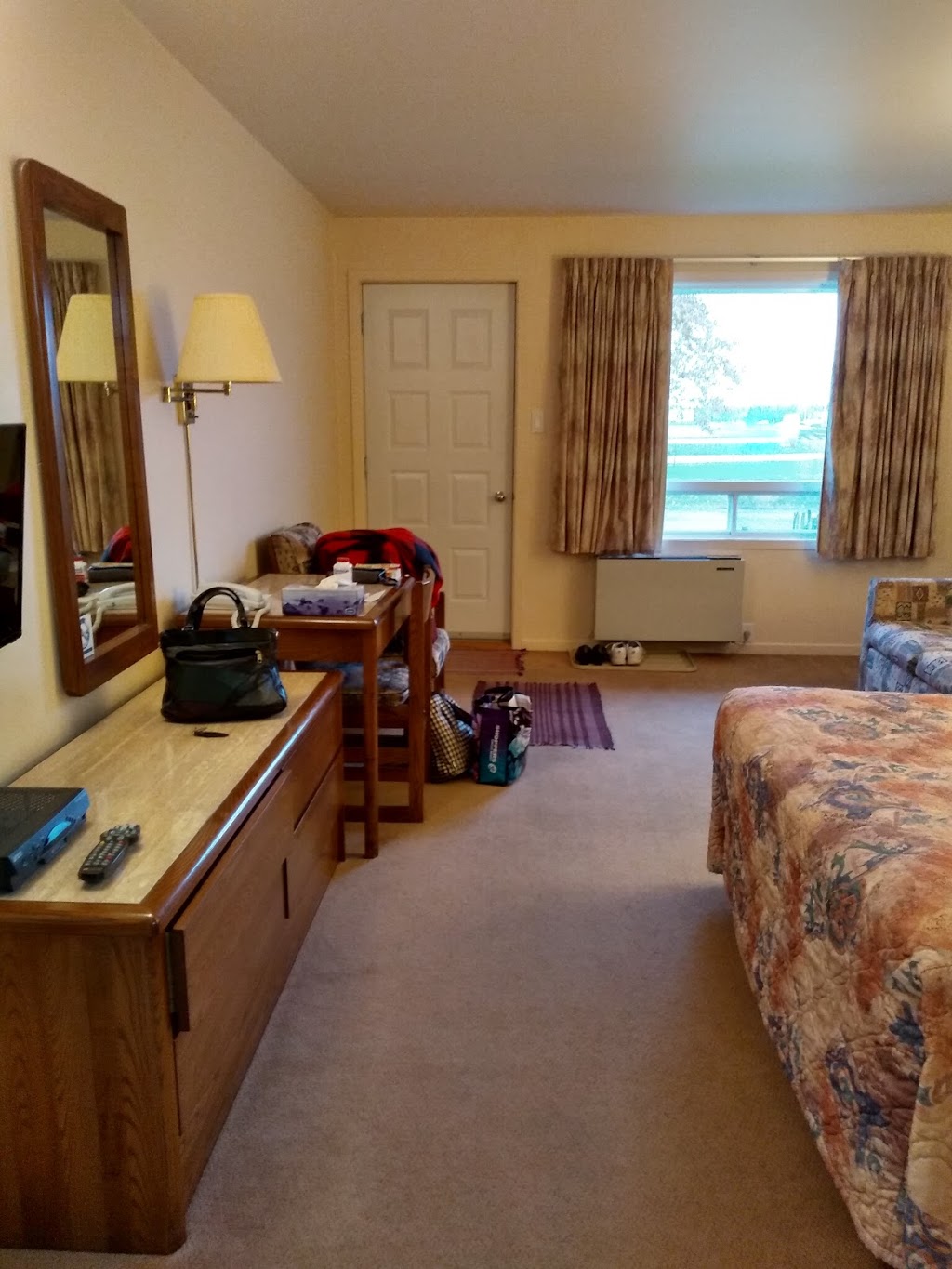 Motel Vaudreuil | 255 Rue Boisvert, Vaudreuil-Dorion, QC J7V 8G4, Canada | Phone: (450) 424-4414