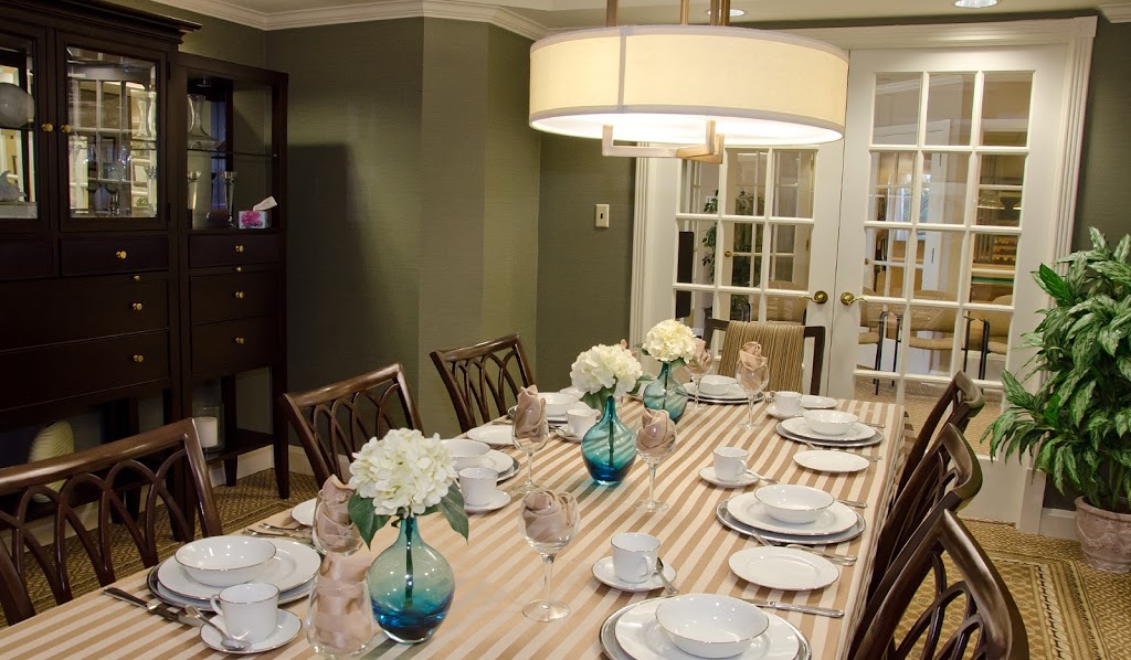 Revera The Beechwood | 1500 Rathburn Rd E, Mississauga, ON L4W 4L7, Canada | Phone: (905) 238-0800