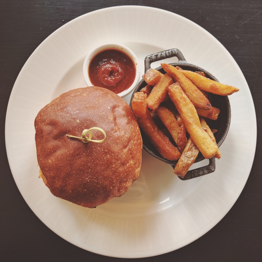 Peter Pan Bistro | 373 Queen St W, Toronto, ON M5V 2A4, Canada | Phone: (416) 792-3838