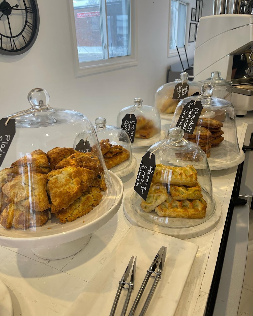 White Cottage Cafe | 45 Lindsay St, Fenelon Falls, ON K0M 1N0, Canada | Phone: (705) 887-7775