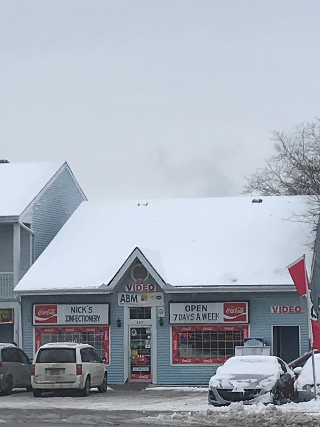 Nicks Confectionary | 920 Montreal Rd, Ottawa, ON K1K 0S8, Canada | Phone: (613) 745-7496