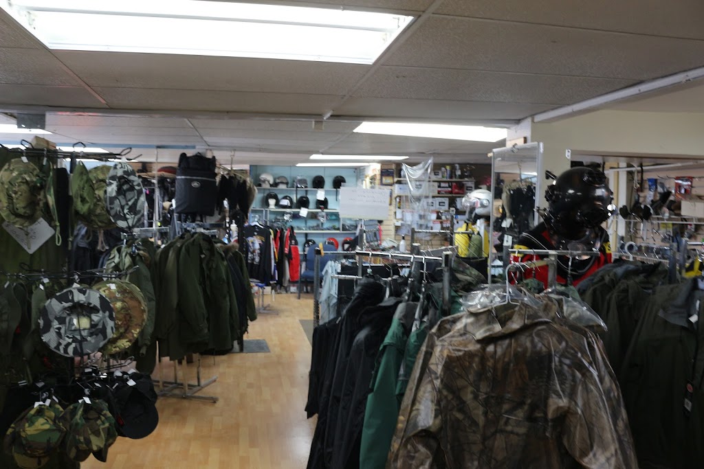 Surplus DArmee 170 | 2116 Bd du Royaume O, Chicoutimi, QC G7H 5B1, Canada | Phone: (418) 545-0419