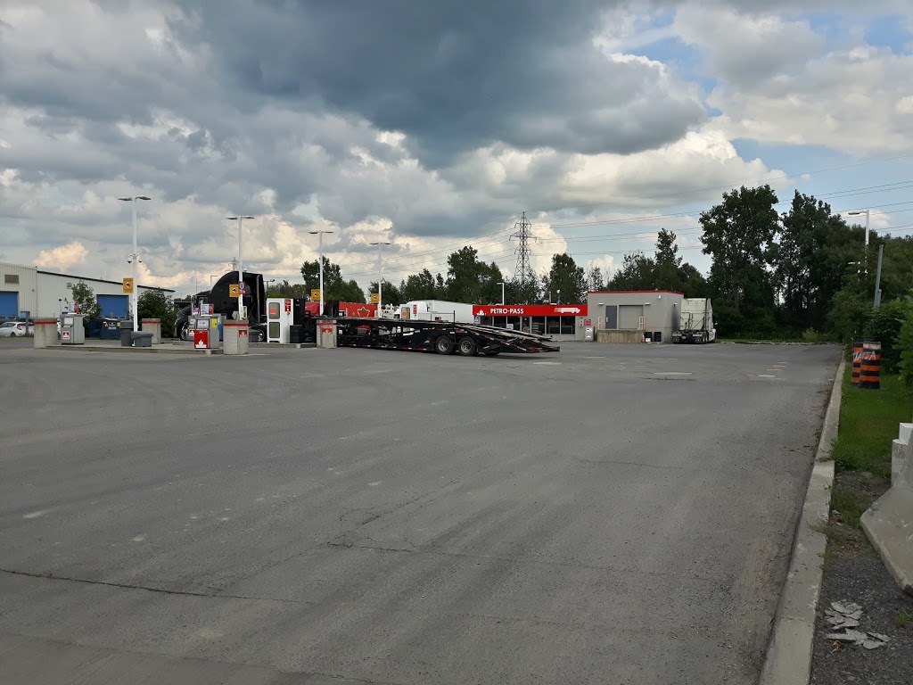 Petro-Pass Truck Stop | 1400 Windmill Ln, Gloucester, ON K1B 4V5, Canada | Phone: (613) 744-5711