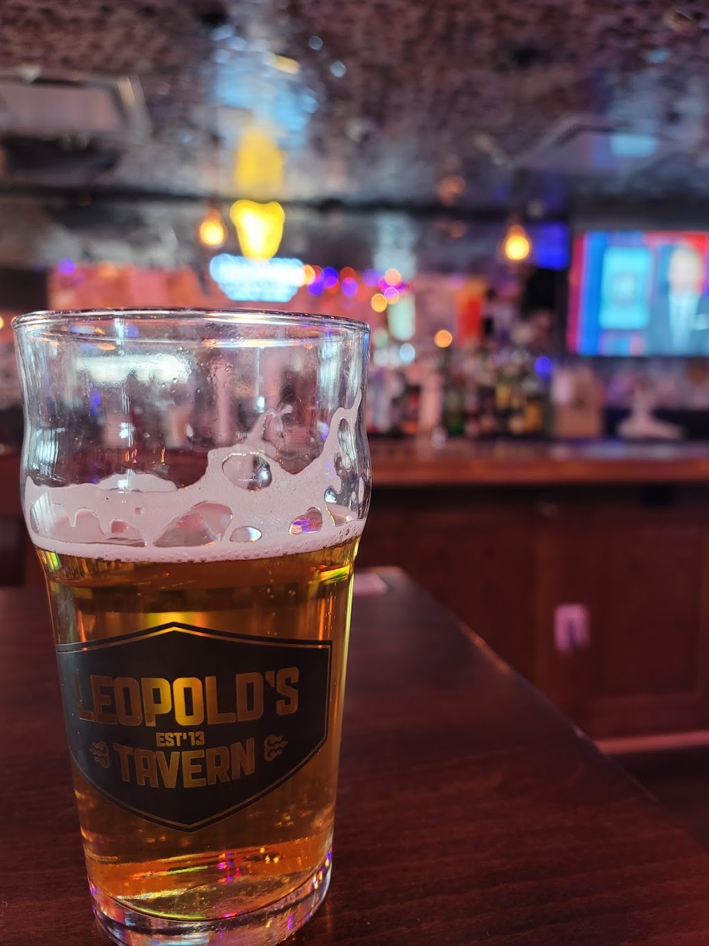 Leopolds Tavern Winnipeg - Bridgwater | 350 North Town Road #340, Winnipeg, MB R3Y 1G5, Canada | Phone: (855) 522-5367