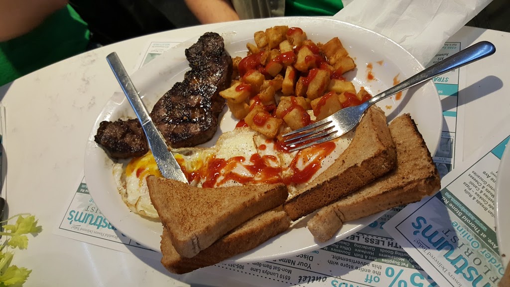Flying Saucer Restaurant | 6768 Lundys Ln, Niagara Falls, ON L2G 1V5, Canada | Phone: (905) 356-4553