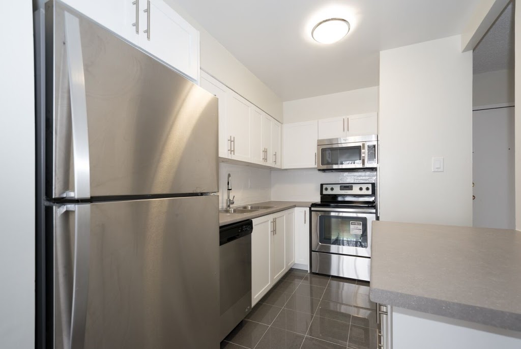 Wellington Towers | 145 Wellington St W, Aurora, ON L4G 3M1, Canada | Phone: (289) 802-3121