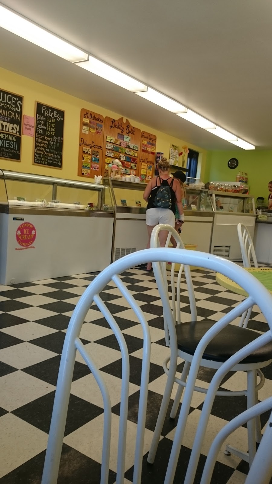 Lickity Split | 257 Parkhill Main St, Parkhill, ON N0M 2K0, Canada | Phone: (519) 294-0752