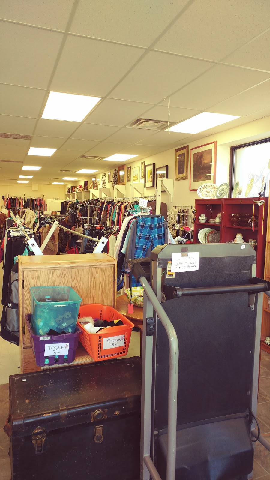 Vincents Store | 5970 Lundys Ln, Niagara Falls, ON L2G 5Z7, Canada | Phone: (289) 296-3807
