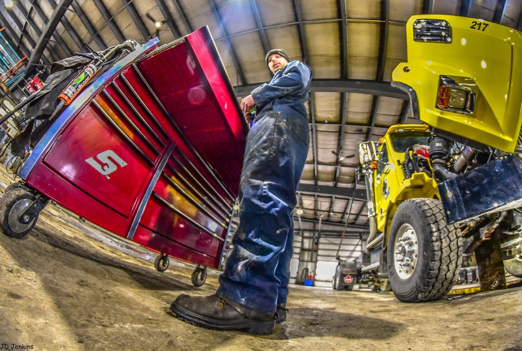 Hwy 4 Truck Service Ltd. Traction Heavy Duty Parts & TruckPro Re | 402143, Grey County Rd 4, Hanover, ON N4N 3B8, Canada | Phone: (519) 369-5052