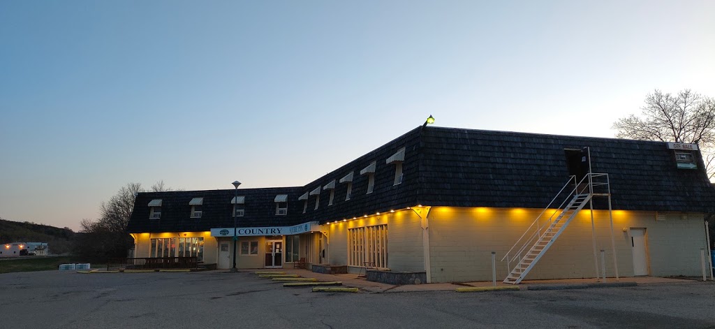 Country Squire Inn | 503 Hudson Ave, Fort QuAppelle, SK S0G 1S0, Canada | Phone: (306) 332-5603