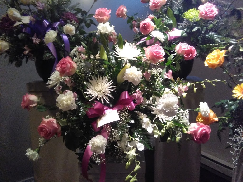 Scentimental Flowers | 183 McArthur Ave, Vanier, ON K1L 6P6, Canada | Phone: (613) 744-1234