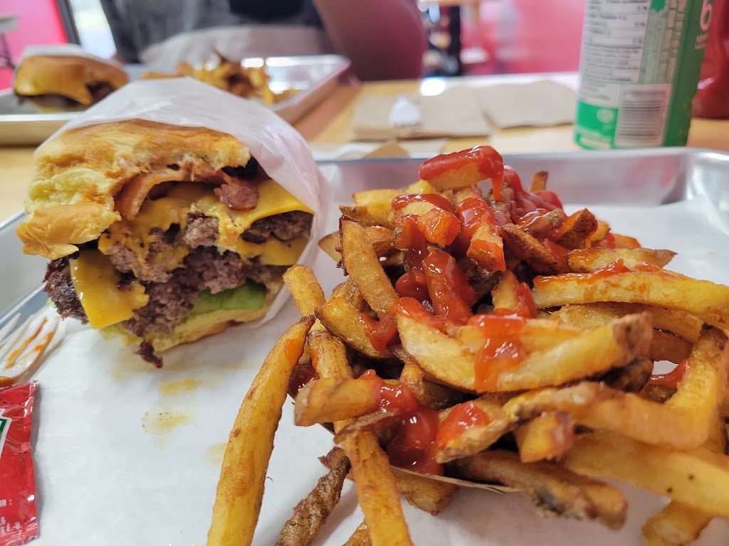 Uniburger | 550 Bd du Curé-Labelle, Sainte-Rose, QC H7L 4V6, Canada | Phone: (579) 641-1004