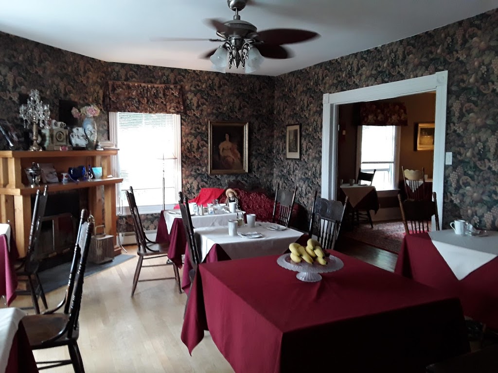 Surfside Inn | 9609 St Margarets Bay Rd, Hubbards, NS B0J 1T0, Canada | Phone: (902) 857-2417