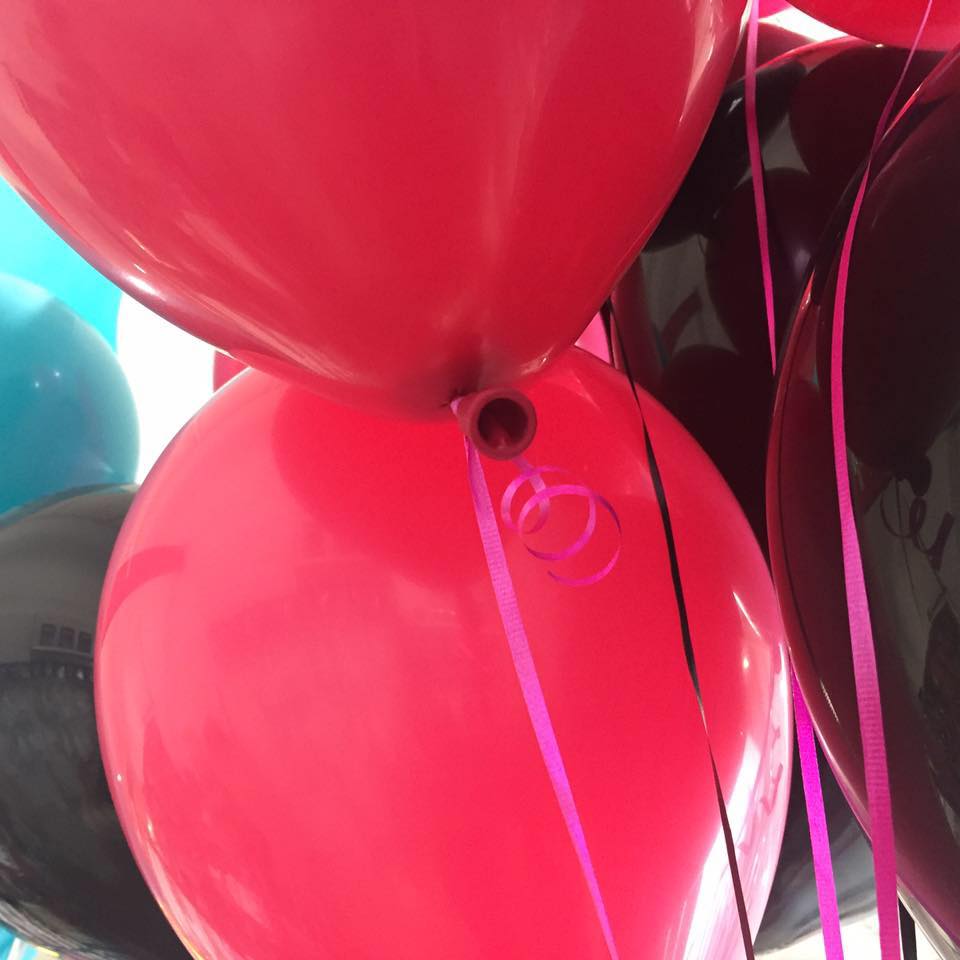 Giggles Party Store Laval | 1066 Rue Desserte O, Laval, QC H7X 4C9, Canada | Phone: (450) 689-7619