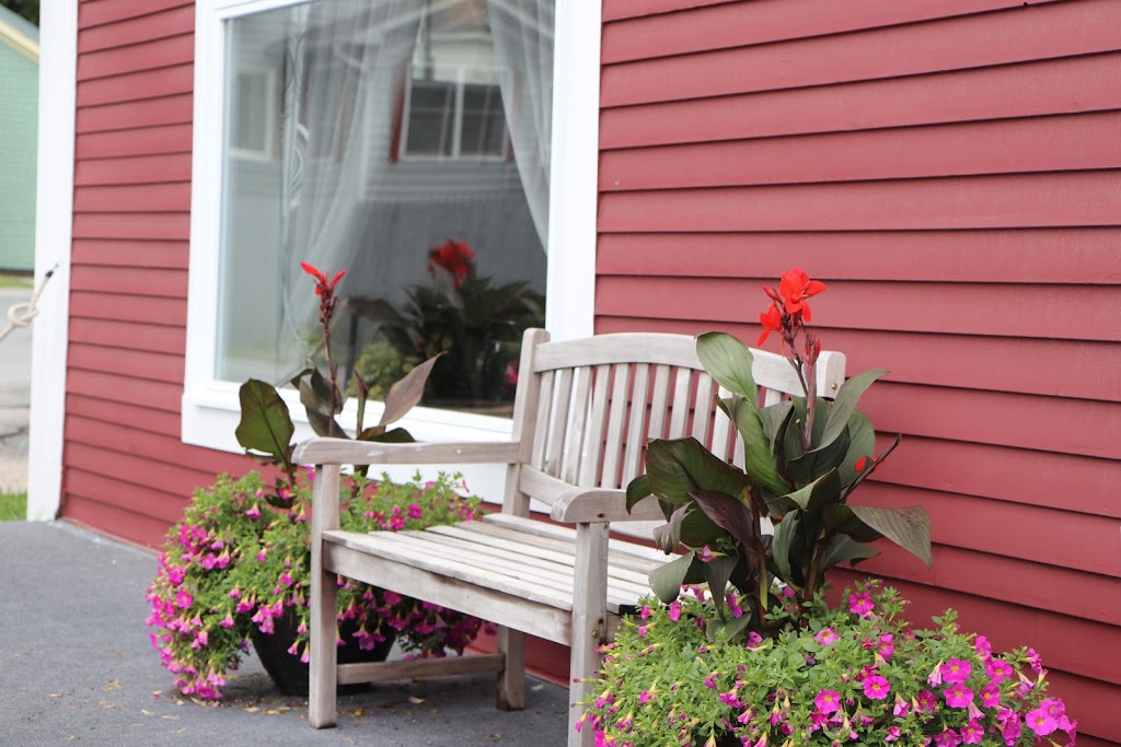 Essex House and Tavern | 138 Cross St, Island Pond, VT 05846, USA | Phone: (802) 723-9888