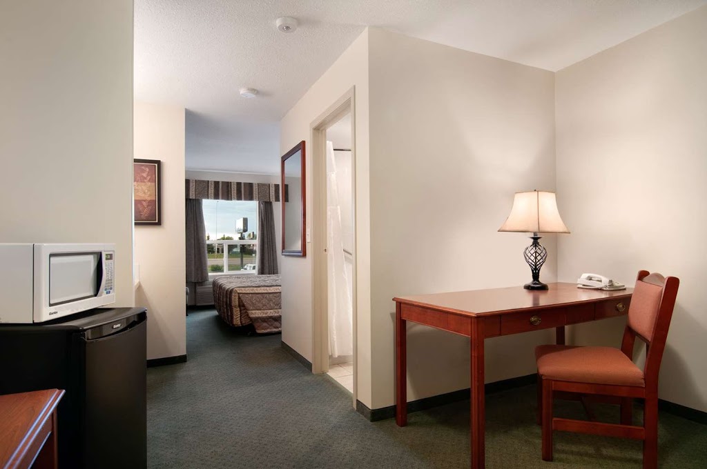 Travelodge by Wyndham Stony Plain | 74 Boulder Blvd, Stony Plain, AB T7Z 1V7, Canada | Phone: (780) 640-5257