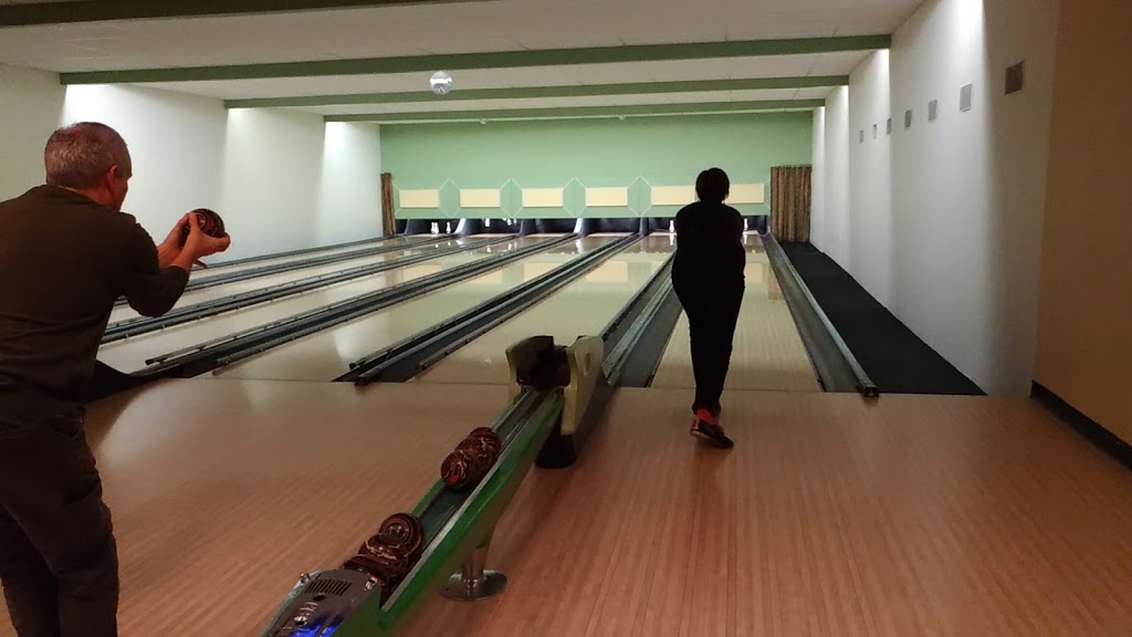 Miracle Lanes | 2375 Bevan Ave, Sidney, BC V8L 4M9, Canada | Phone: (250) 656-2431