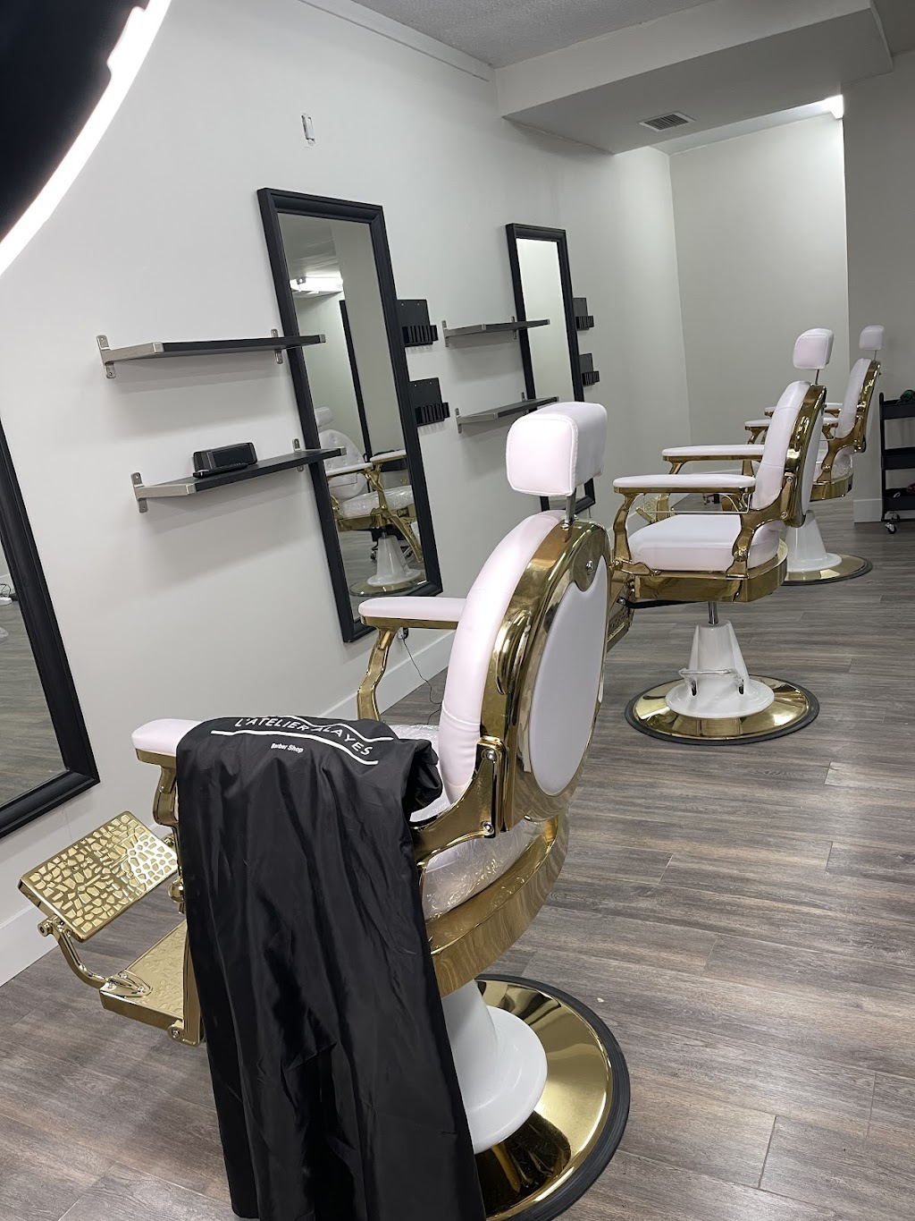 L’Atelier Alayes barbershop | 328 Bd du Curé-Labelle, Fabreville, QC H7P 2P1, Canada | Phone: (514) 884-3484
