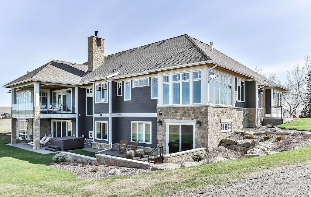 Van Manna Homes | 8423 58 Ave NW, Calgary, AB T3B 4B4, Canada | Phone: (403) 383-3109