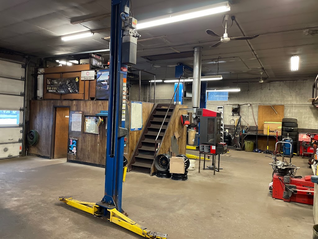 Erics Service Centre | 29 Corcoran St, Stratford, ON N5A 1V6, Canada | Phone: (519) 271-0933