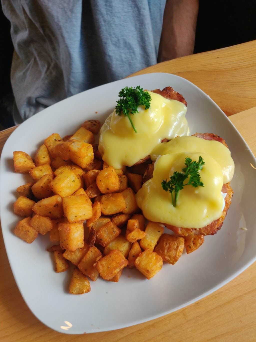 Eggsellent | Stapleton Ave, Hamilton, ON L8H 3K7, Canada | Phone: (905) 549-2626
