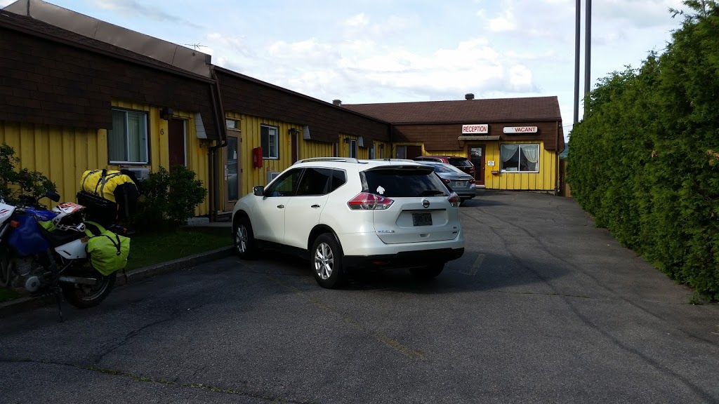 Motel Beloeil | 4180 Rue Bernard-Pilon, Saint-Mathieu-de-Beloeil, QC J3G 4S5, Canada | Phone: (450) 467-1373