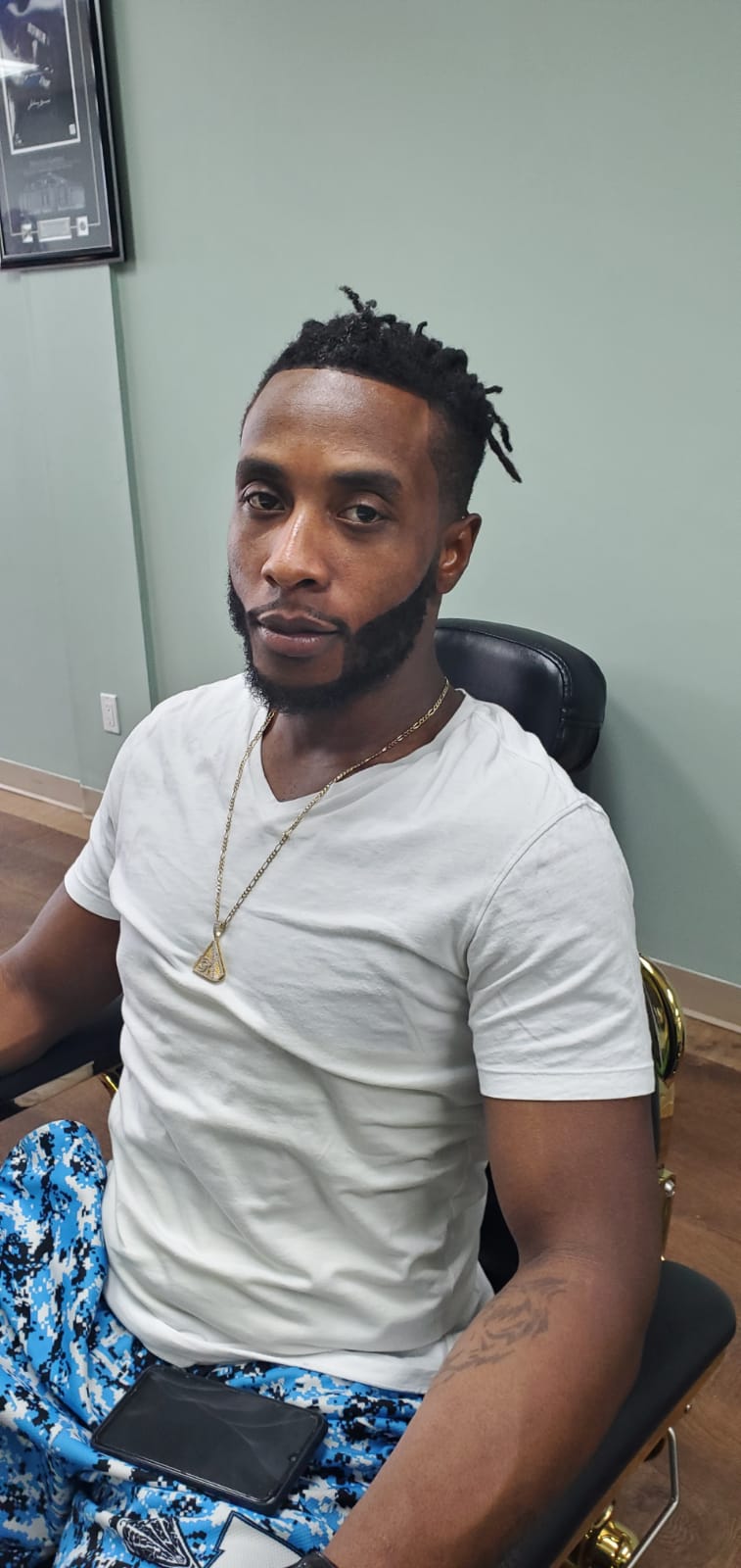 Dapar Barber Beauty And Nail Salon Inc. | 695 Markham Rd, Scarborough, ON M1H 2A4, Canada | Phone: (416) 546-5659