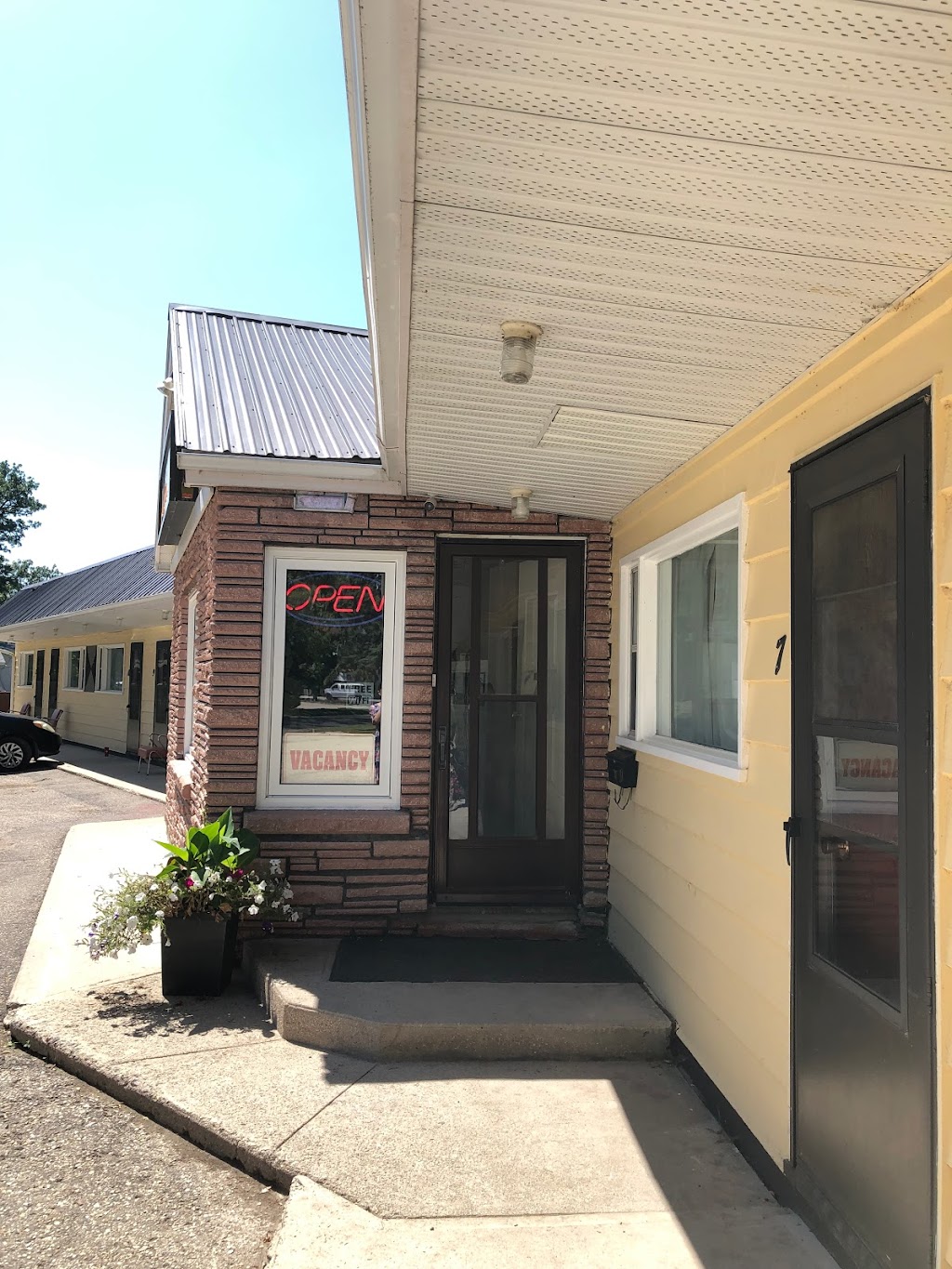 Yellow Quill Motel | 45 20 St SW, Portage la Prairie, MB R1N 2Y8, Canada | Phone: (204) 857-3086