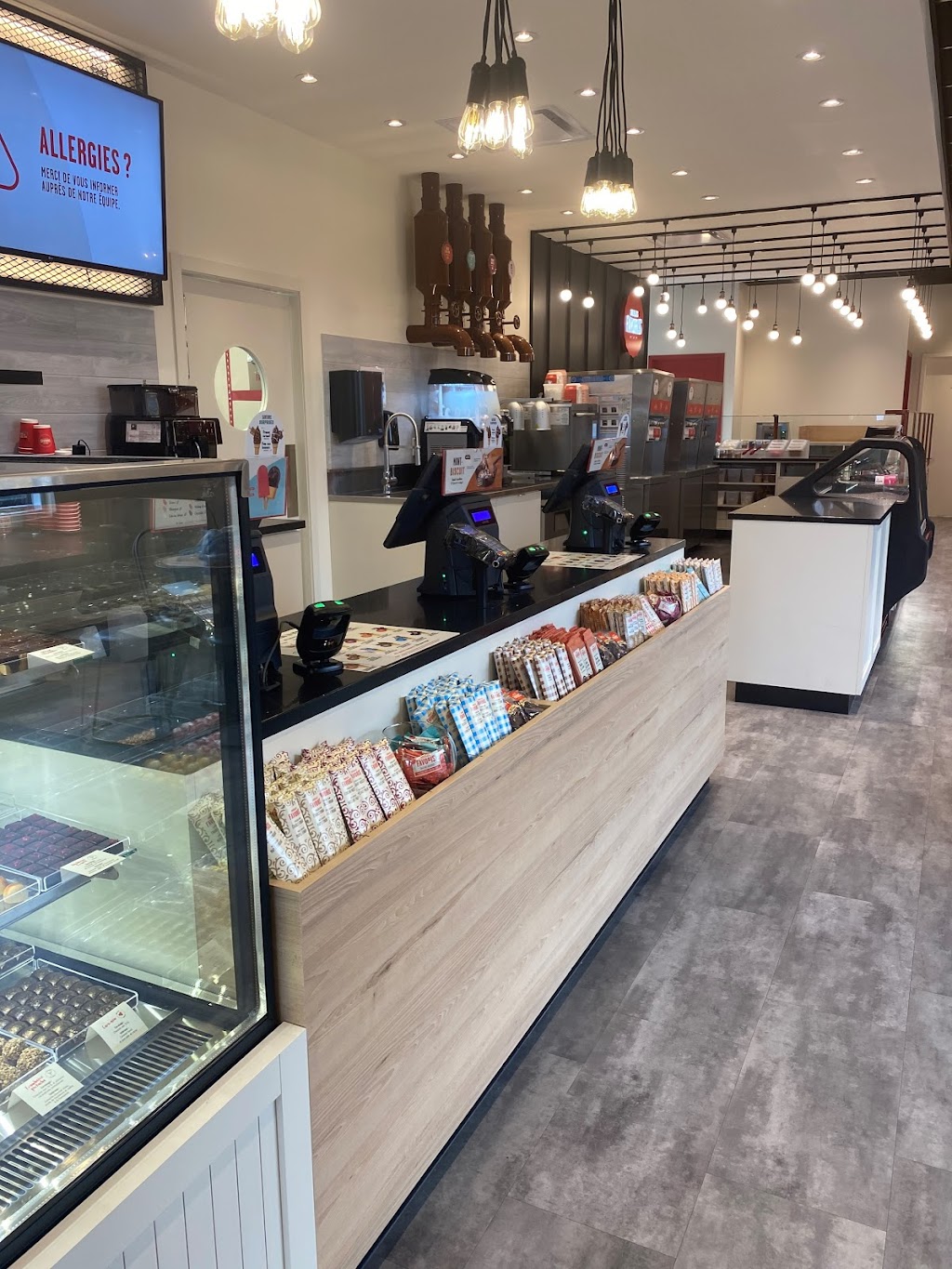 Chocolats Favoris | 1127 Boulevard Pie-XI N, Québec, QC G3K 2P8, Canada | Phone: (418) 407-1507