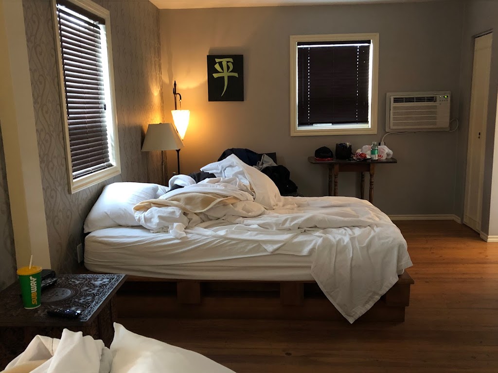 Reynolds Hotel | 1237 Main St, Lillooet, BC V0K 1V0, Canada | Phone: (250) 256-4202