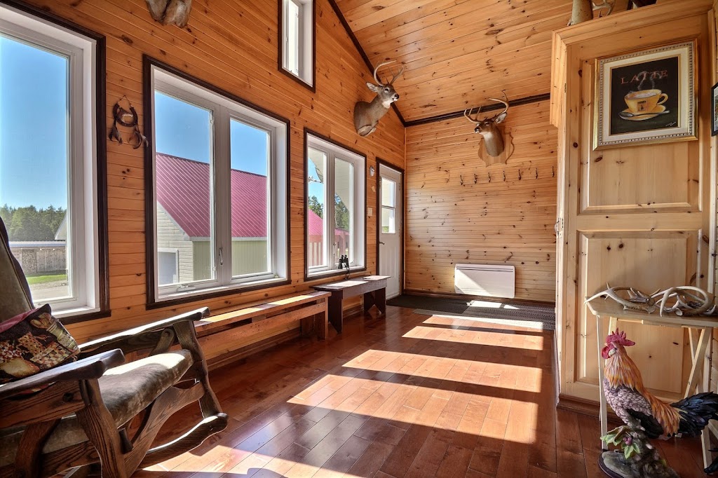 paradisauquebec.com | 100 Chem. de la Rivière Rouge, LAscension, QC J0T 1W0, Canada | Phone: (819) 275-2228