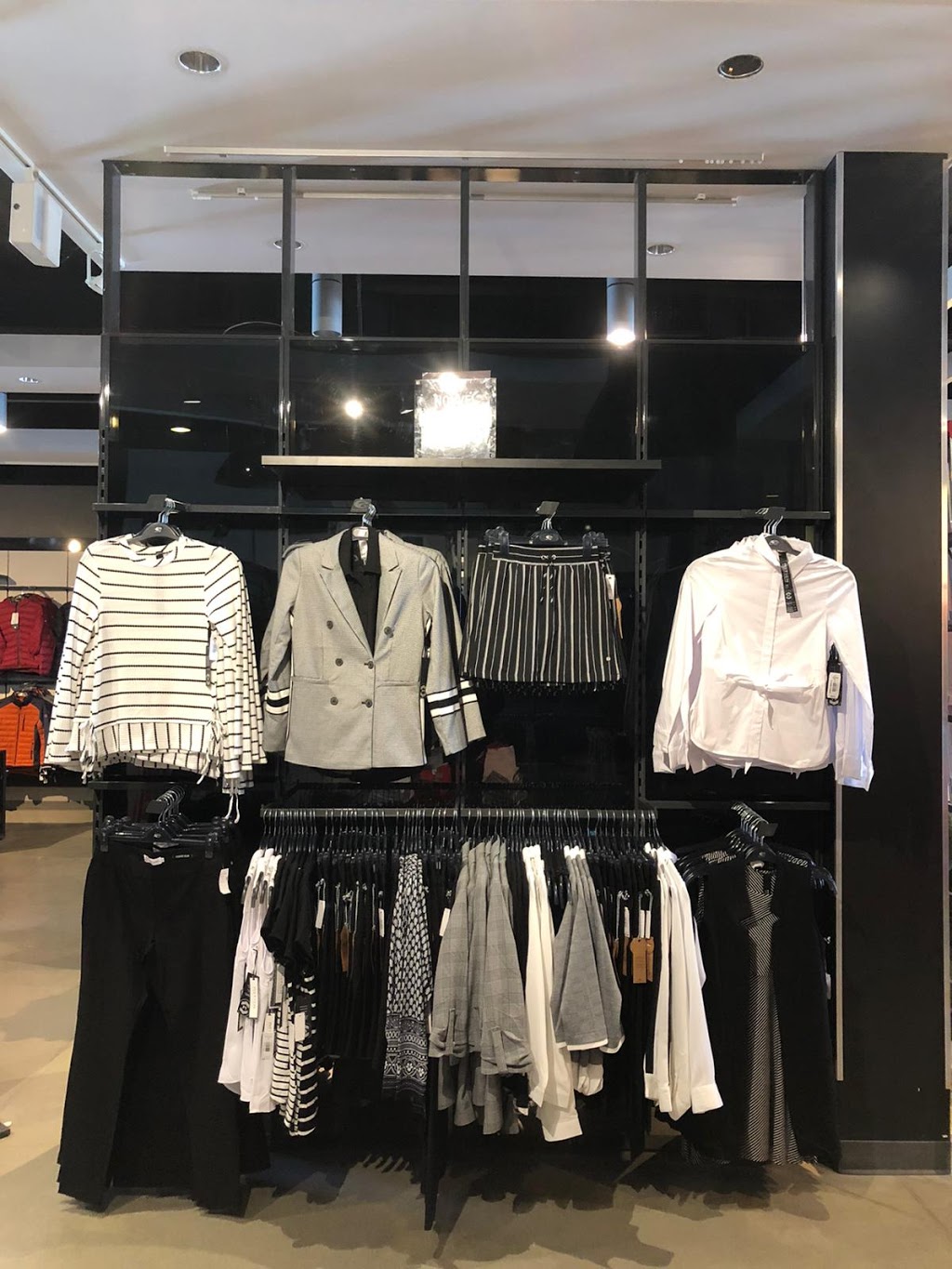 Point Zero | Carrefour Champetre, 520 Rue de la place Champêtre, Bromont, QC J2L 3L1, Canada | Phone: (450) 534-0089