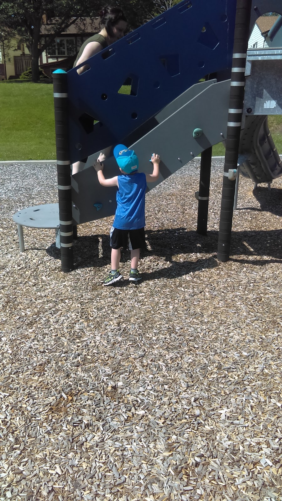 Earl Court Park | 801 Francis Rd, Burlington, ON L7T 4A3, Canada