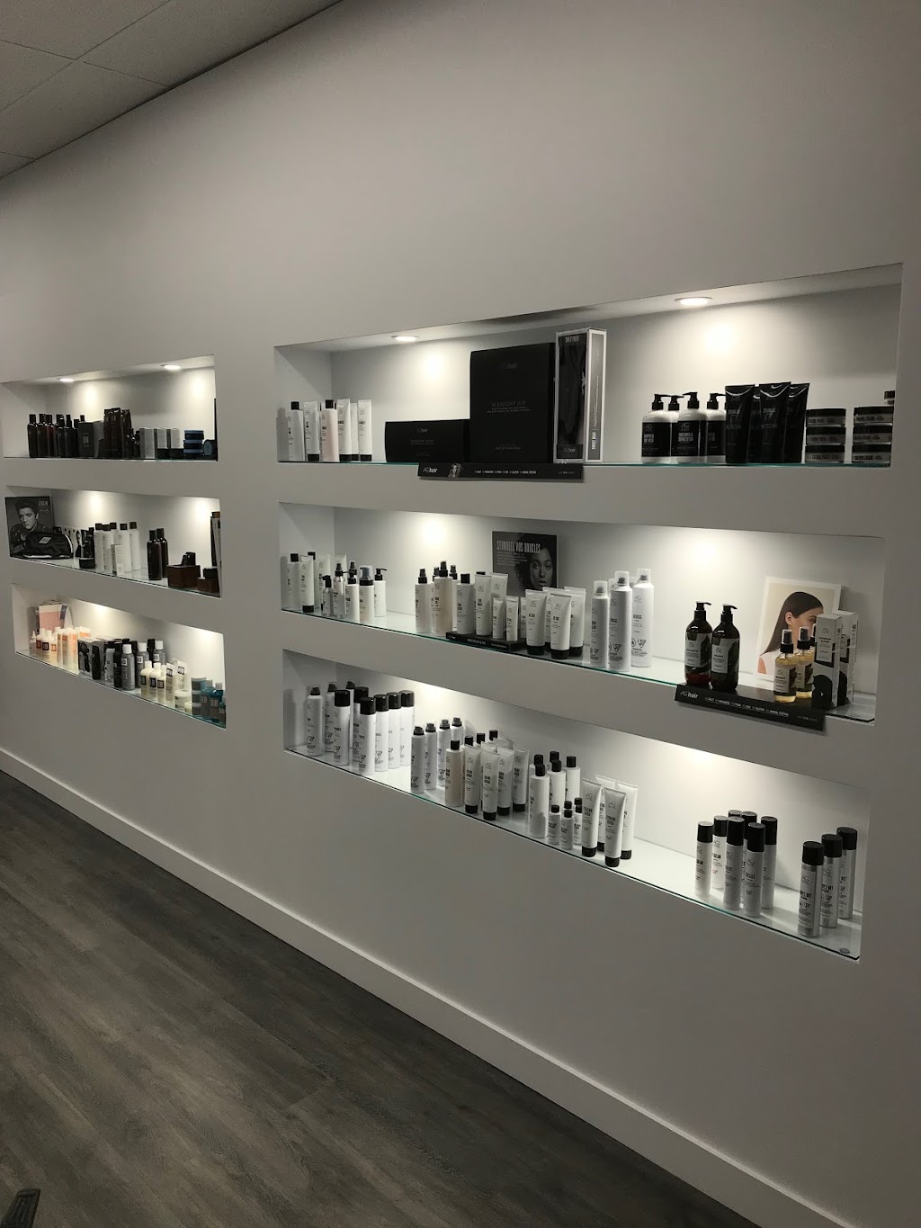 Maxwell salon & spa | 95 Bd de Gaulle, Lorraine, QC J6Z 3R8, Canada | Phone: (450) 621-1119