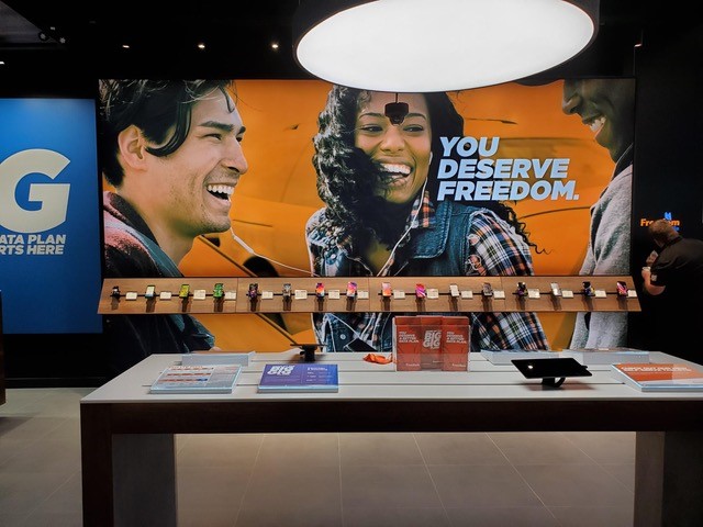 Freedom Mobile | 6631 Island Hwy N, Nanaimo, BC V9T 4T7, Canada | Phone: (250) 933-8160