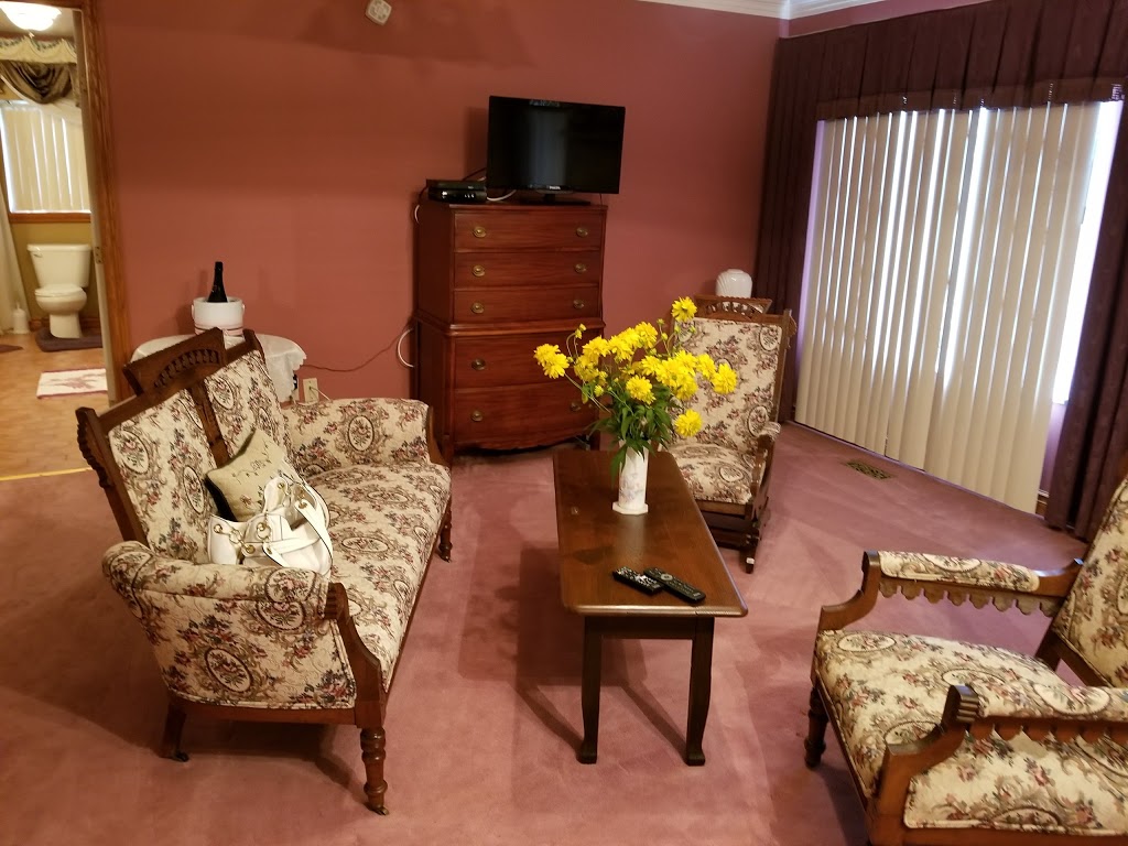 Stirling B&B | 282 Edward St, Stirling, ON K0K 3E0, Canada | Phone: (343) 263-4151