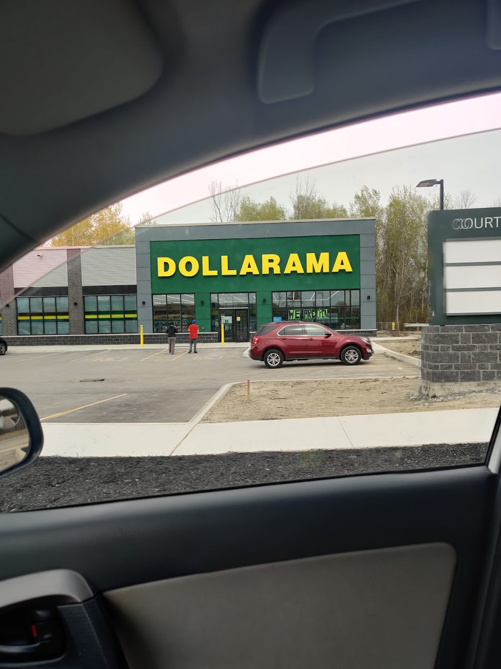 Dollarama | 1677 Durham Regional Hwy 2, Courtice, ON L1E 2R5, Canada | Phone: (514) 737-1006