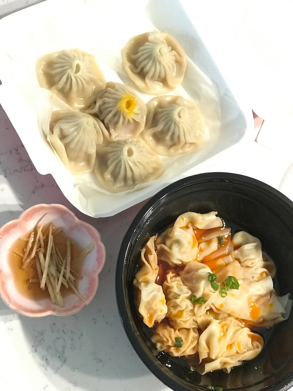 Juicy Dumpling in Midtown | 2150 Yonge St, Toronto, ON M4S 2A8, Canada | Phone: (416) 489-2068