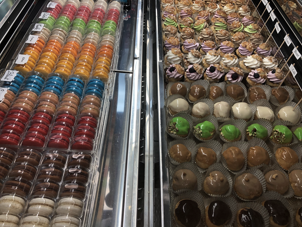 Chouquettes et Cie | 28 Boulevard Marie-Victorin, Delson, QC J5B 1A9, Canada | Phone: (450) 718-1402