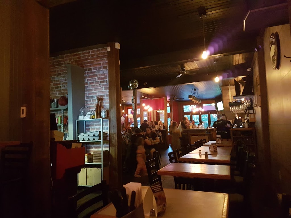 Le Tusk, cuisine et bar | 490 Rue de Frontenac, Berthierville, QC J0K 1A0, Canada | Phone: (450) 836-5060