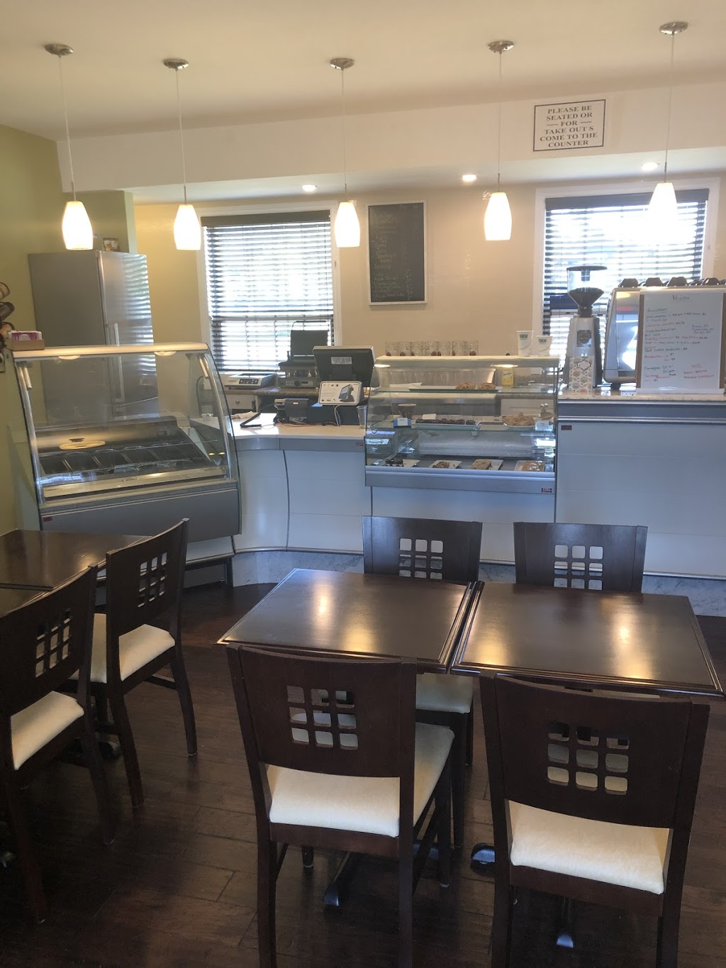 Roksy’s Cafe | 1130 Muskoka District Road 169, Gravenhurst, ON P1P 1G7, Canada