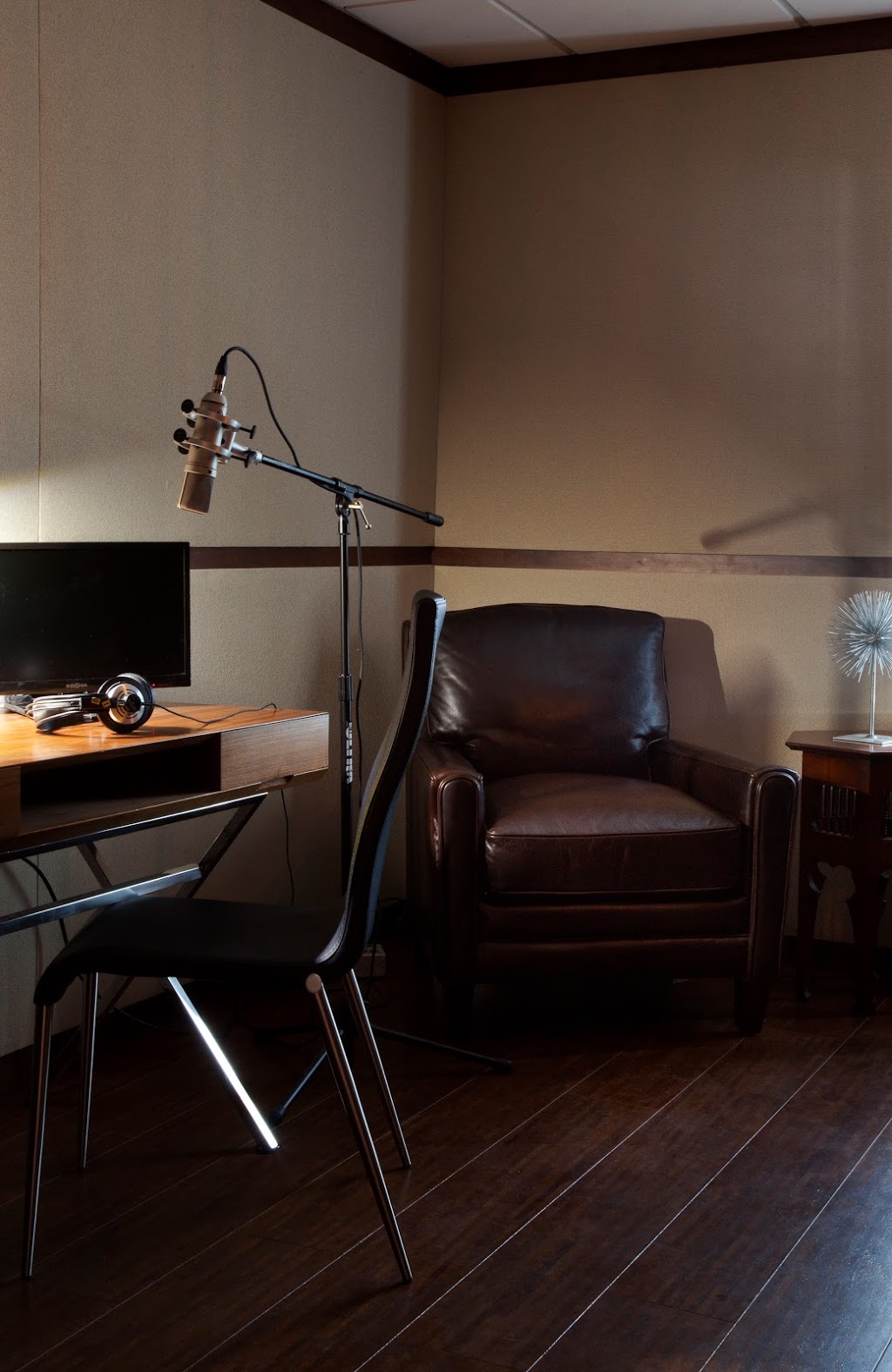 studio64post | 64 Gainsborough Rd, Toronto, ON M4L 3C2, Canada | Phone: (416) 469-8034